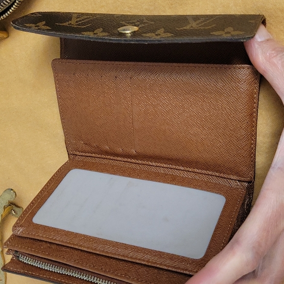 Louis Vuitton Medium Monogram wallet with card case (1) - Picture 8 of 17